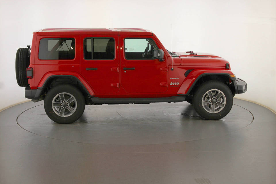 Купить Jeep Wrangler Unlimited Sahara 2.0T/272 8АТ 5D