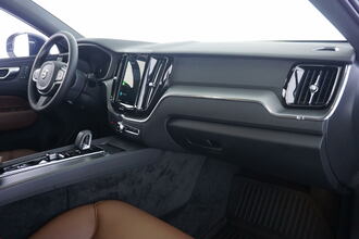 Volvo XC60 Deluxe Edition 2.0T/249 8AT 4WD