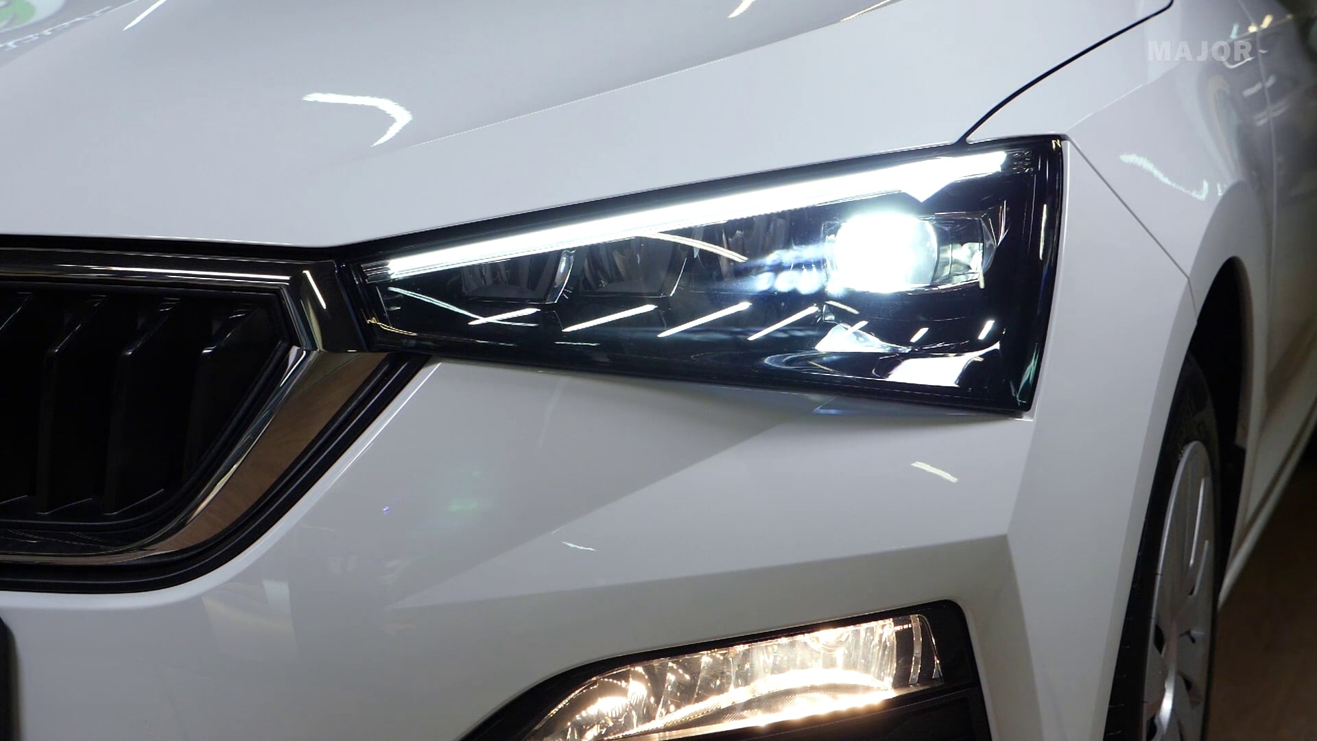 Передние фары Skoda Rapid