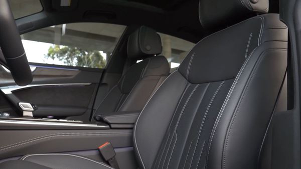 Передние сидения Audi A7