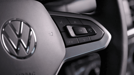 Кнопки справа на руле Volkswagen Polo