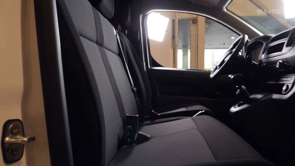 Интерьер Opel Vivaro