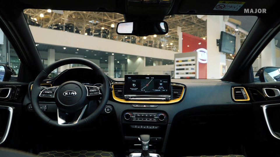 Интерьер KIA XСeed