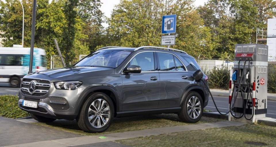 Mercedes-Benz GLE 350 de и GLC 300 e