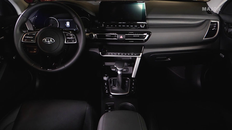 Центральная панель KIA Seltos