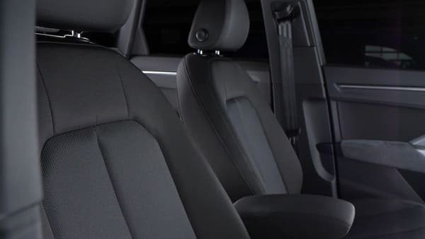 Передний ряд сидений Audi Q3