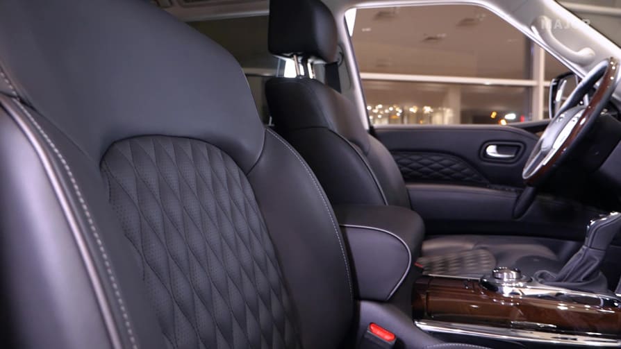 Передний ряд сидений Infiniti QX80