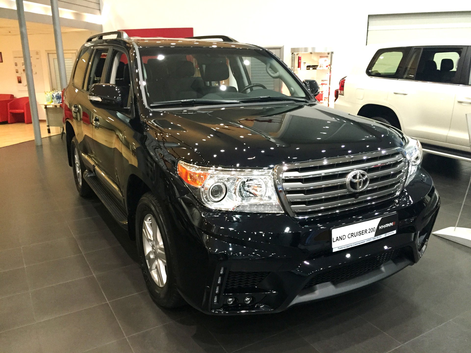 Купить круизер 200. Toyota Land Cruiser Cruiser 200 в обвесе. Toyota Land Cruiser 200 Хан. Тойота ленд Крузер 200 2014 Khan. Ленд Крузер Кхан 200 черный.