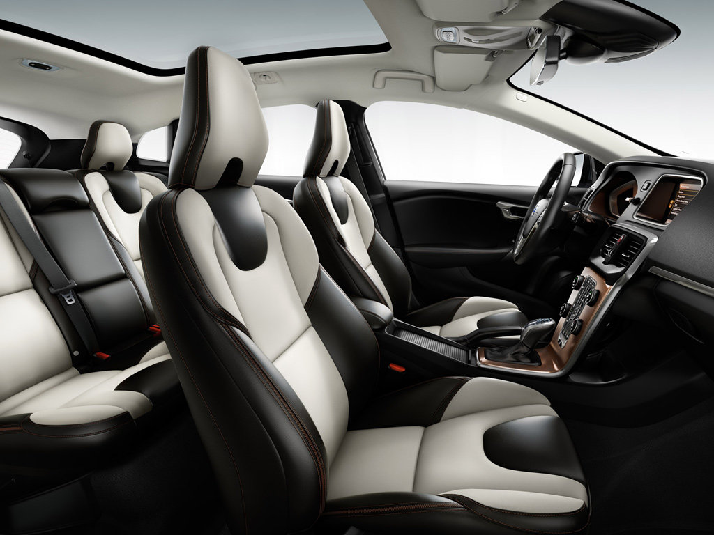 Volvo v40 Cross Country панорамная крыша