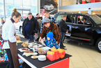 Презентация нового Toyota Land Cruiser 200 в Тойота Центр Новорижский, 15 ноября 2015 года